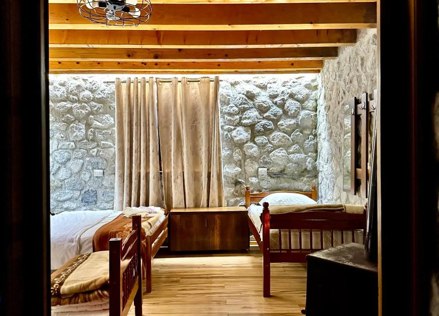 Krojet E Rrogamit Valbone Albania